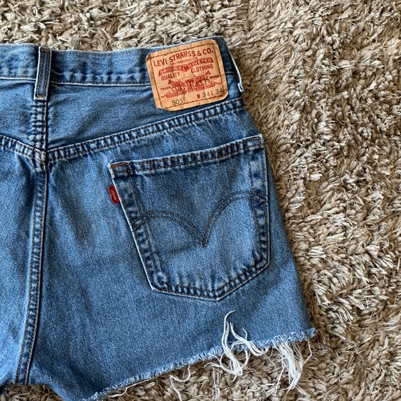 LEVI’S 505 Vintage Cutoff Jean Shorts - Picture 3 of 7